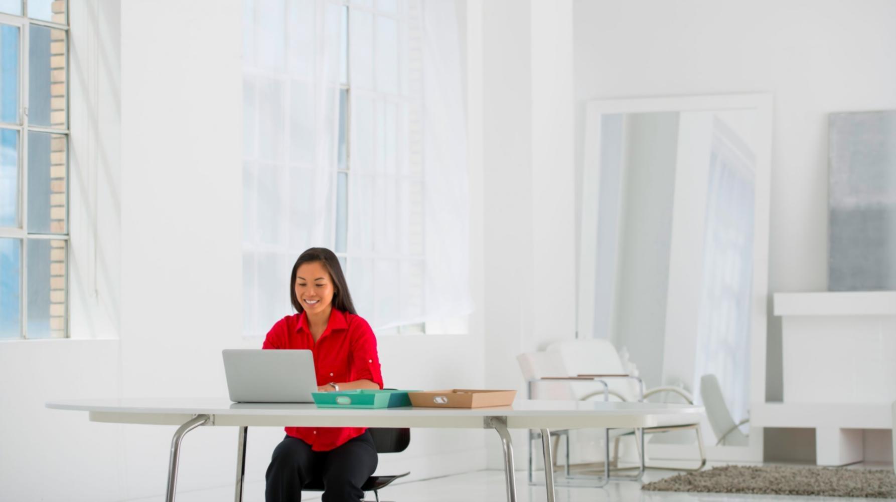Instructor demonstrating financial statement annotation